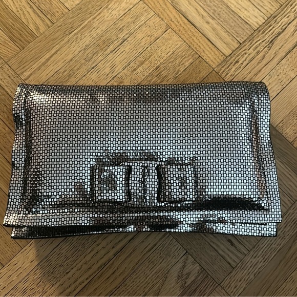 💕HP💕Salvatore Ferragamo Viva Bow Mini lamé leather clutch - Picture 2 of 5